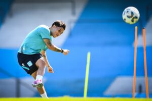La decisión de la dupla de Racing con Juanfer Quintero