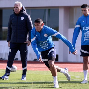 Racing lateral Cáceres Paraguay Selección