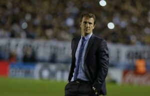 Racing llamó al Vasco Arruabarrena