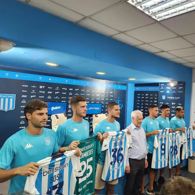 Racing Sosa hinchas refuerzo