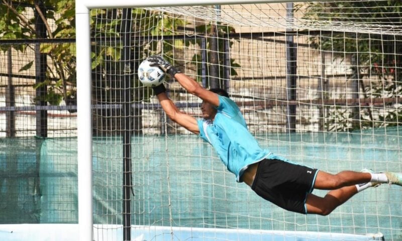 León Racing arquero mercado