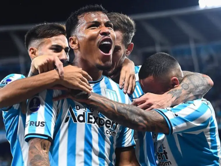 Racing con Paranaense y la duda de Roger Martínez o Juanfer