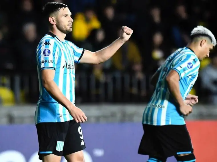 Maravilla Martínez en Racing y una molestia muscular