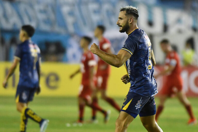 Elordi es refuerzo de Racing