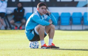 ¿Llega Santiago Quirós al partido de Racing en Mendoza?