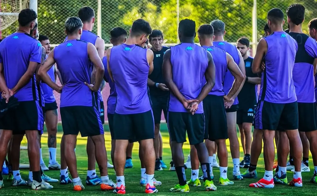 refuerzos en Racing que no lleguaan