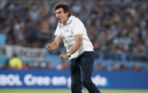 Fuerte aviso de Costas tras el baile de Racing a Fortaleza
