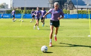 Dos vueltas de peso en Racing contra Barracas