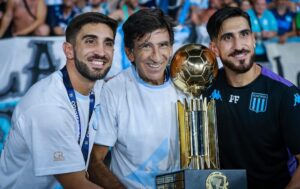 Mensajes de los Costas en Racing: gratitud y algo sugestivo