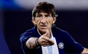 El cambio que haría Costas en Racing con Aldosivi