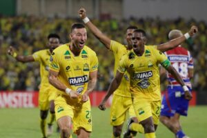 Cómo le cayó a Racing el 1-1 de Bucaramanga - Fortaleza