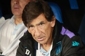 El fuerte dilema que tiene Costas en Racing