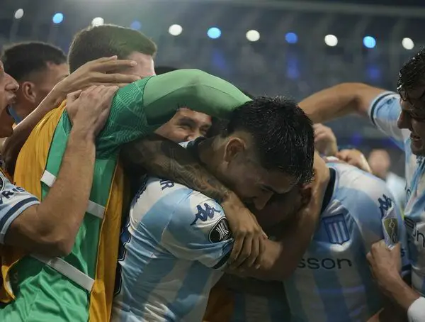 Racing aplastó a River y a Boca en el ranking