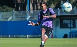Almendra sigue en Racing