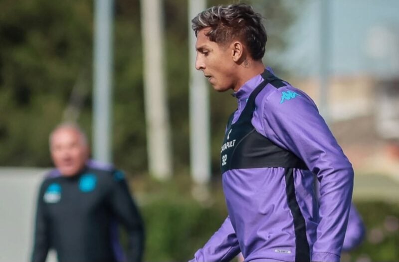 Almendra en Racing