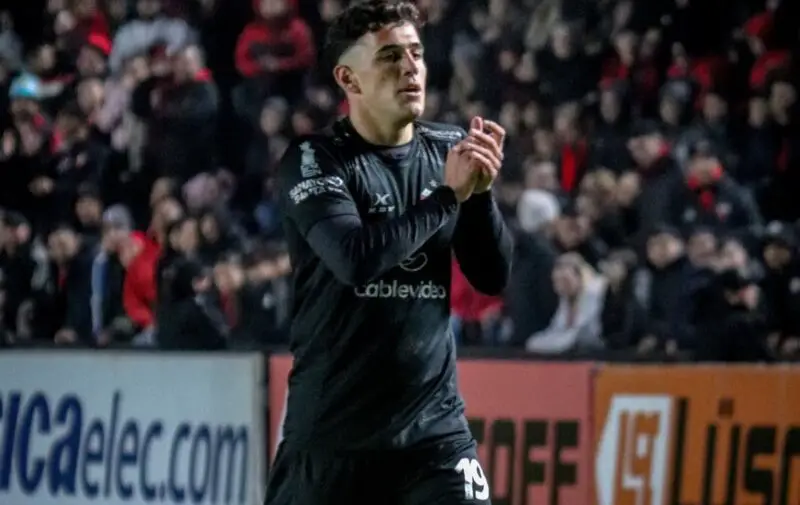 Racing Forneris refuerzo Colón