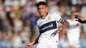 Racing podría cambiar de uruguayos en el mercado de pases