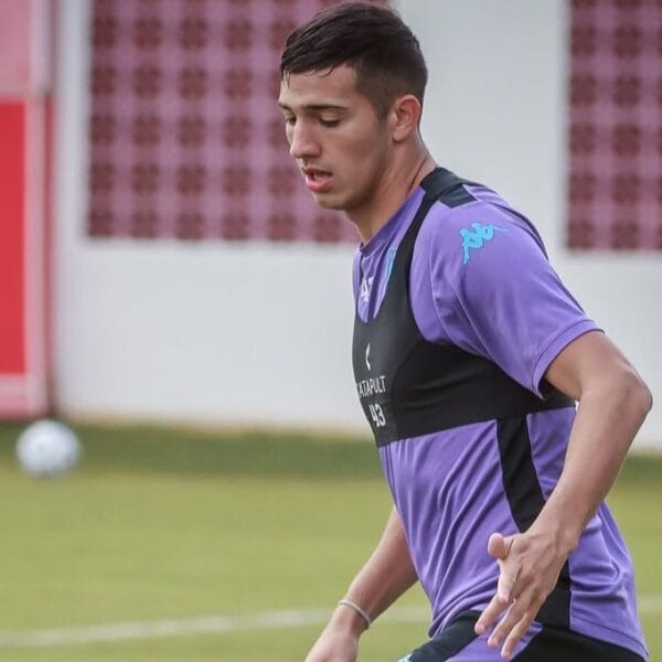 La decisión que se tomó con un defensor juvenil de Racing