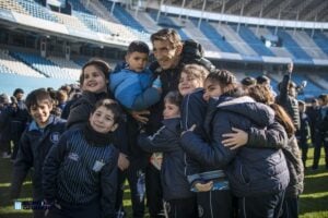 La emoción de los chicos del colegio de Racing y qué les dijo Costas