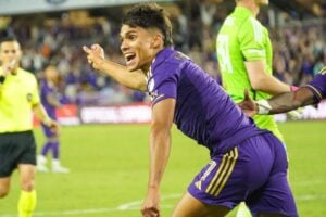 A Racing le ofrecieron un 9 del exterior como refuerzo
