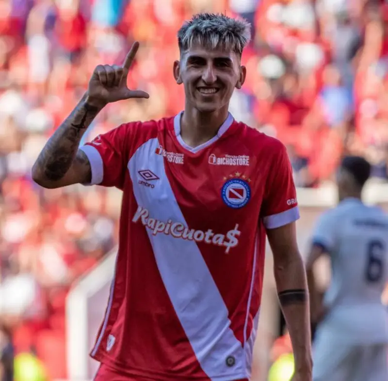Lescano, de Argentinos, interesa en Racing