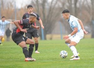 Racing empató con Barracas en el debut de Chirola Romero