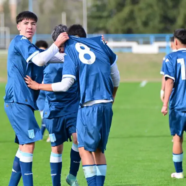 La Séptima de Racing goleó a San Lorenzo y quedó en el podio