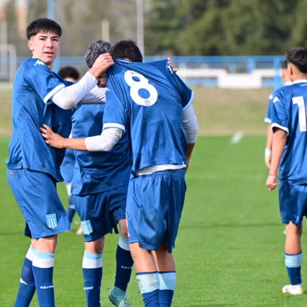 La Séptima de Racing goleó a San Lorenzo y quedó en el podio