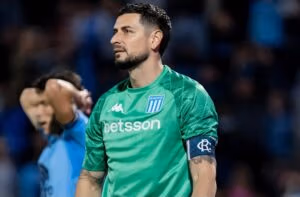 Racing perdió con Unión con otra noche negra de Arias