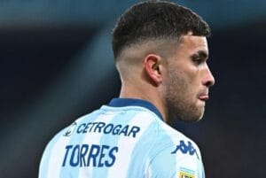 Racing, con un penal en contra y una roja, perdió con Tigre
