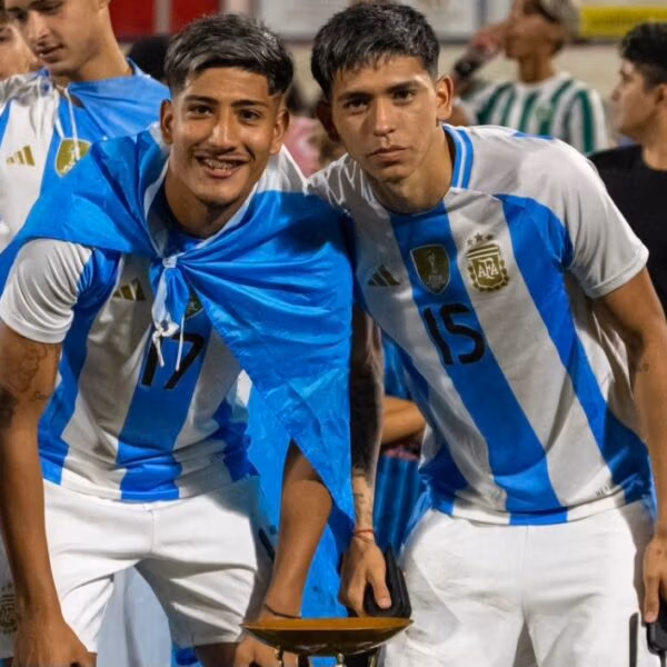 Juveniles de Racing campeones con la Selección en L' Alcudia