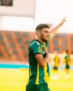 Racing ya negocia por Elías Torres como refuerzo