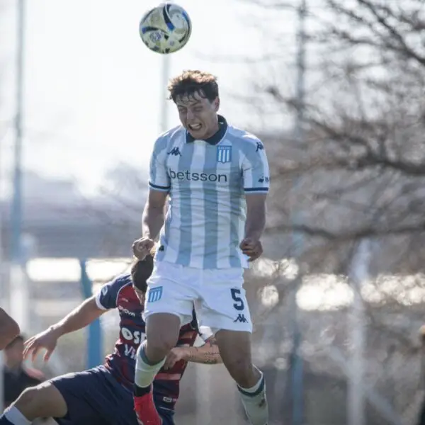 Racing volvió a recibir cuatro goles y perdió ante Unión