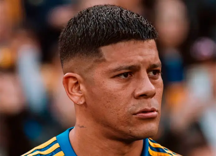 Marcos Rojo cerca de Racing