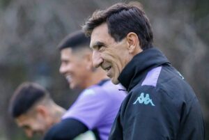 Racing - Peñarol: formaciones, árbitro, hora y tv
