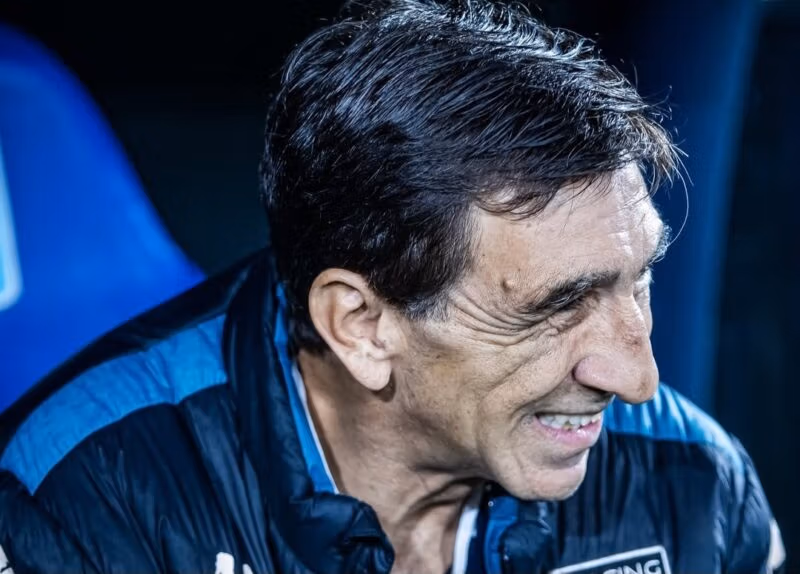 Costas piensa en Racing contra Vélez