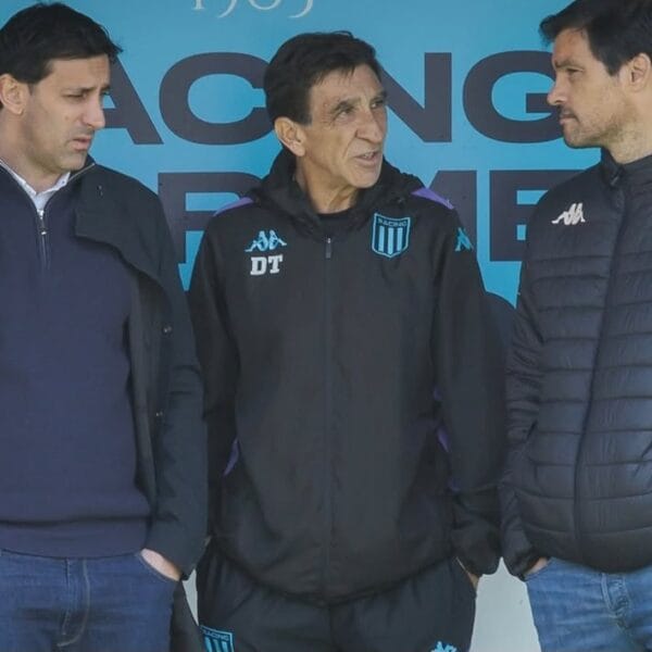 Milito habló del futuro de Costas en Racing 2026