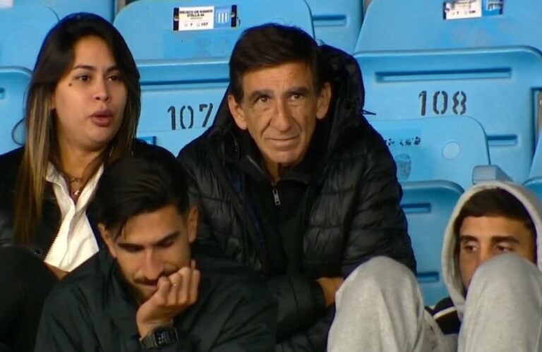 El cambio de esquema en la formación de Racing con Vélez