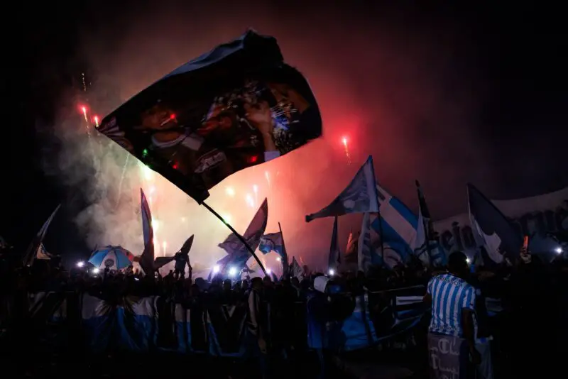 hinchas Racing banderazo