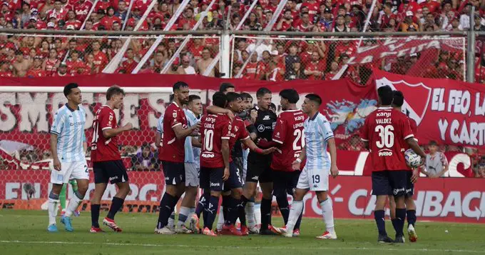 árbitro Racing con Independiente