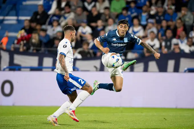 Cambeses en Racing con Vélez