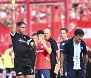 árbitro Racing con Independiente