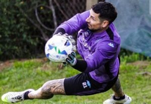 Arias o Cambeses: ¿quién corre con ventaja para Racing - Vélez?