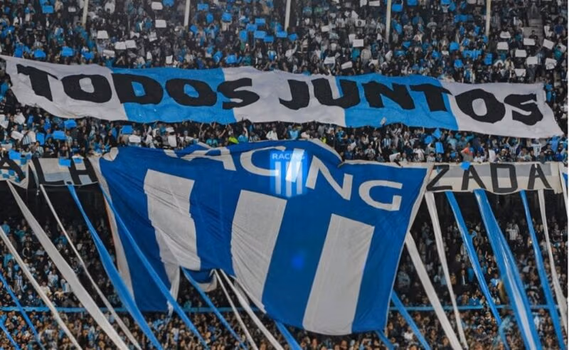 Racing contra Banfield hinchas
