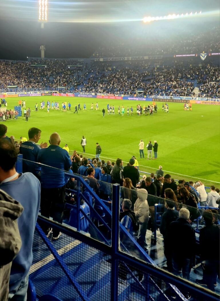 Crónica de Racing-Vélez, en una noche picante de Copa