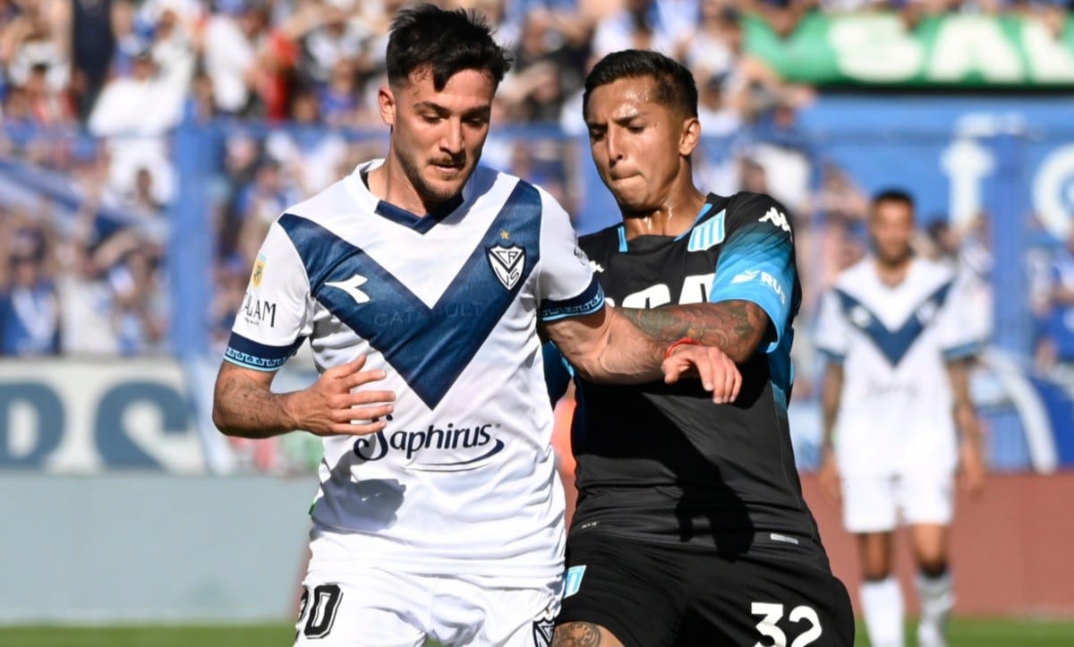 Almendra es una fija en la formación de Racing con Vélez