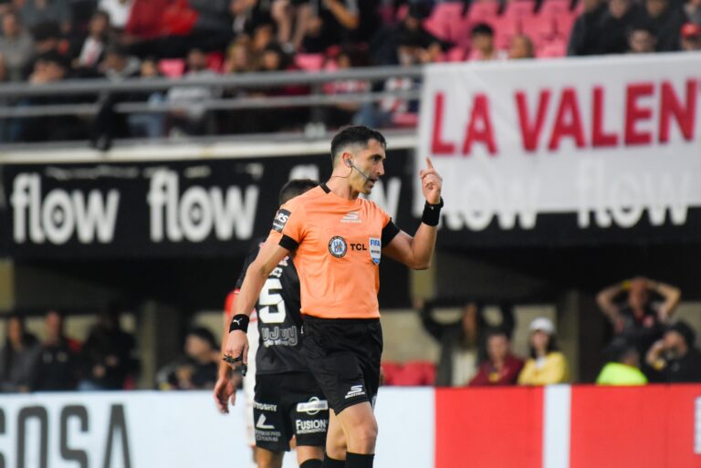 árbitro de Racing con Aldosivi