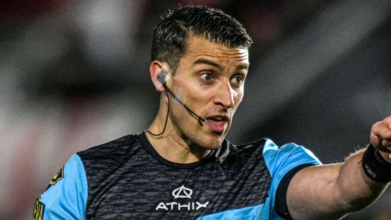 árbitro de Racing con River
