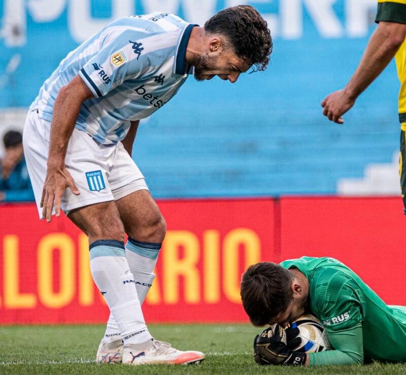 Cambeses en Racing Defensa asistencia