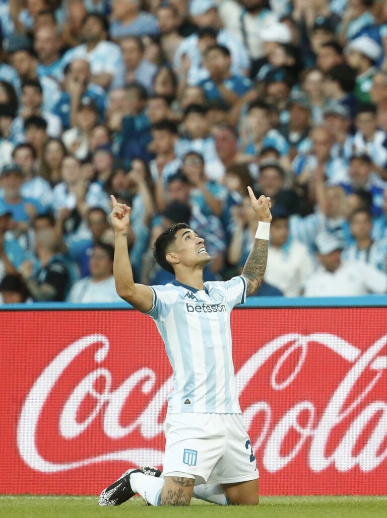 Formación de Racing con Tigre